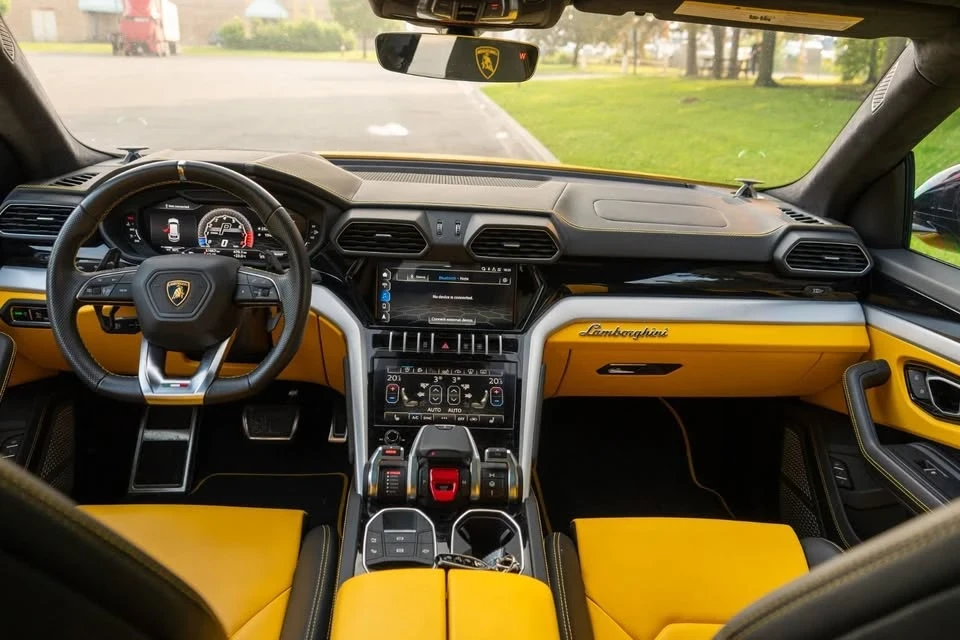 2021 Lamborghini Urus - Image 2 of 9