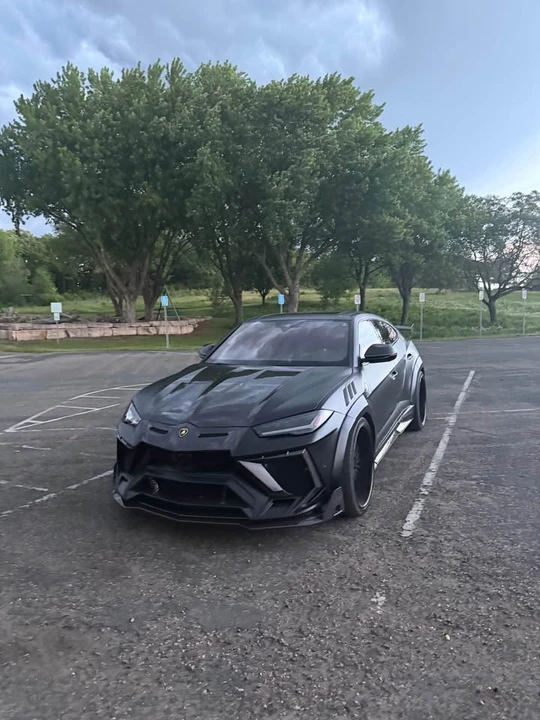 2021 Lamborghini Urus - Image 2 of 10