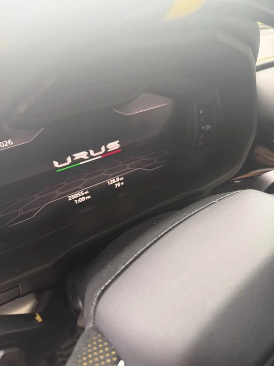 2021 Lamborghini Urus - Image 6 of 10