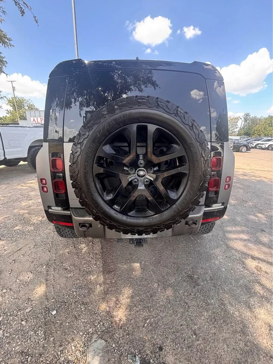 2021 Land Rover Defender L663 - Image 5 of 10