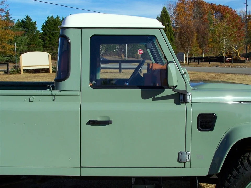 2021 Land Rover Defender L663 - Image 25 of 31