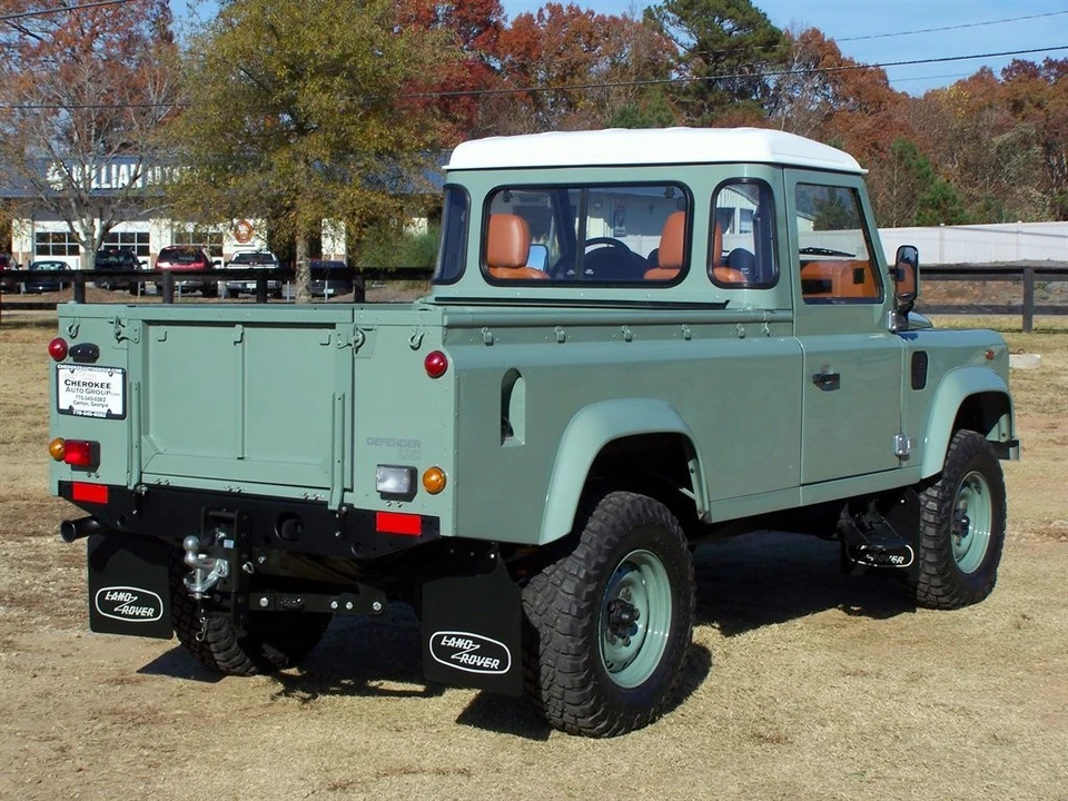 2021 Land Rover Defender L663 - Image 2 of 31