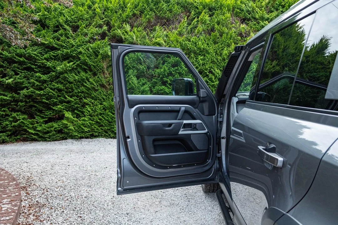 2021 Land Rover Defender L663 - Image 17 of 30