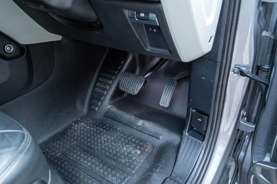 2021 Land Rover Defender L663 - Image 24 of 30