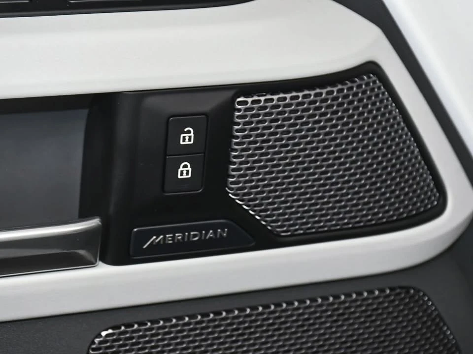 2021 Land Rover Defender L663 - Image 11 of 20