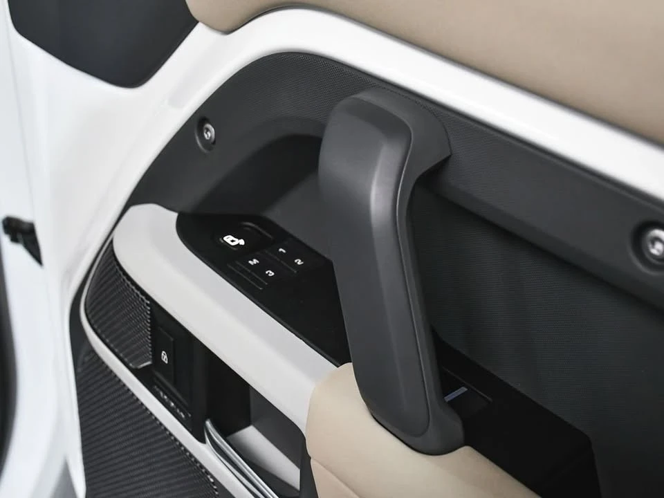 2021 Land Rover Defender L663 - Image 16 of 20