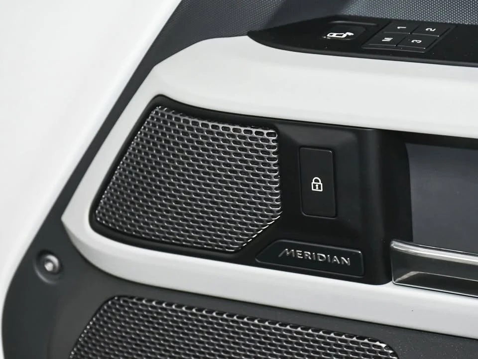 2021 Land Rover Defender L663 - Image 17 of 20