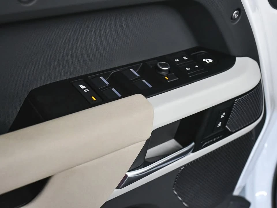 2021 Land Rover Defender L663 - Image 10 of 20