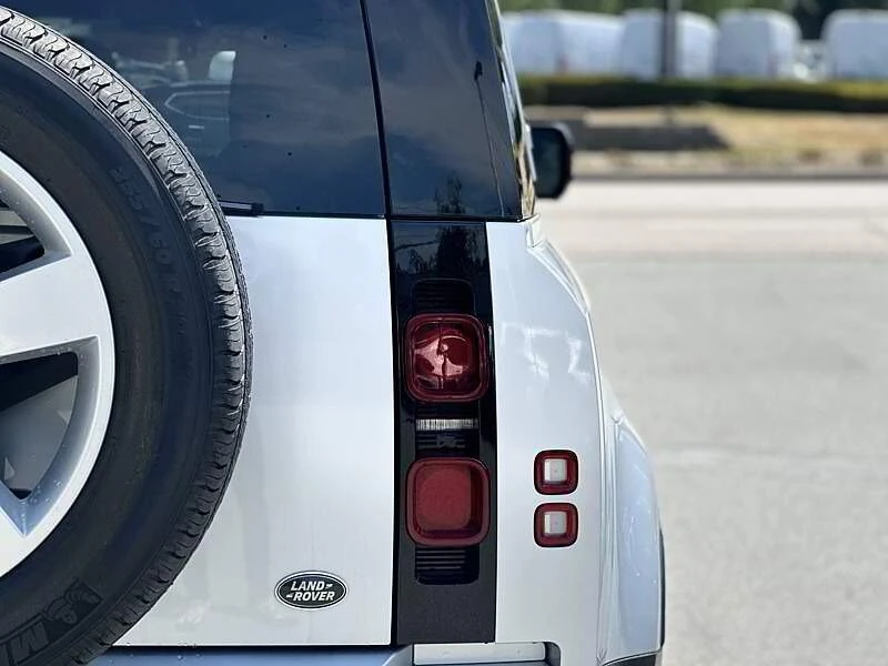 2021 Land Rover Defender L663 - Image 8 of 19