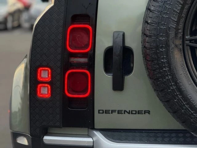 2021 Land Rover Defender 110 - Image 10 of 21