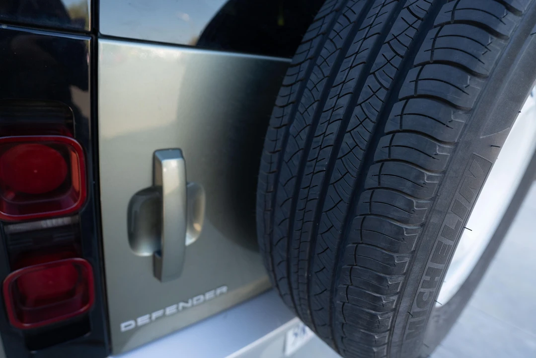 2021 Land Rover Defender L663 - Image 23 of 31