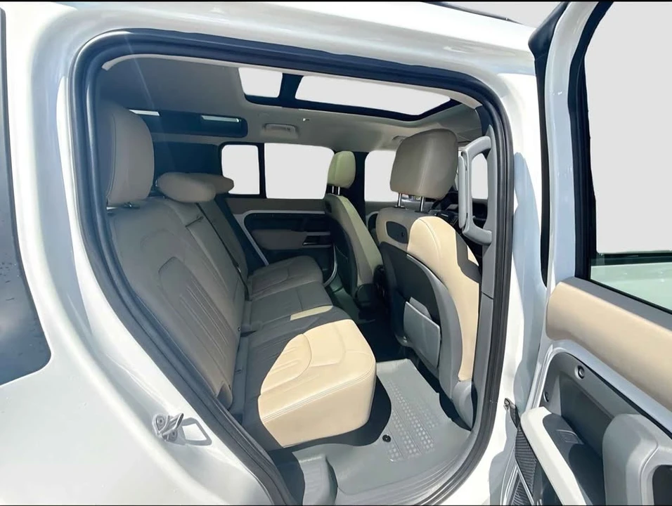 2021 Land Rover Defender L663 - Image 11 of 13