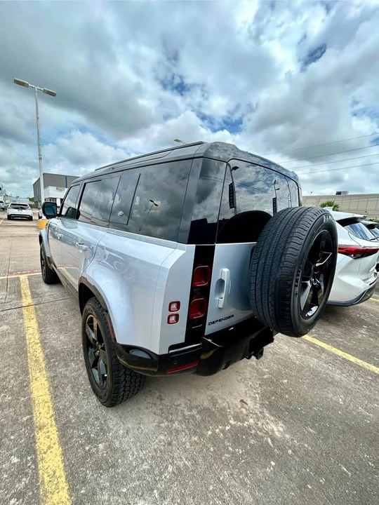 2021 Land Rover Defender L663 - Image 2 of 10