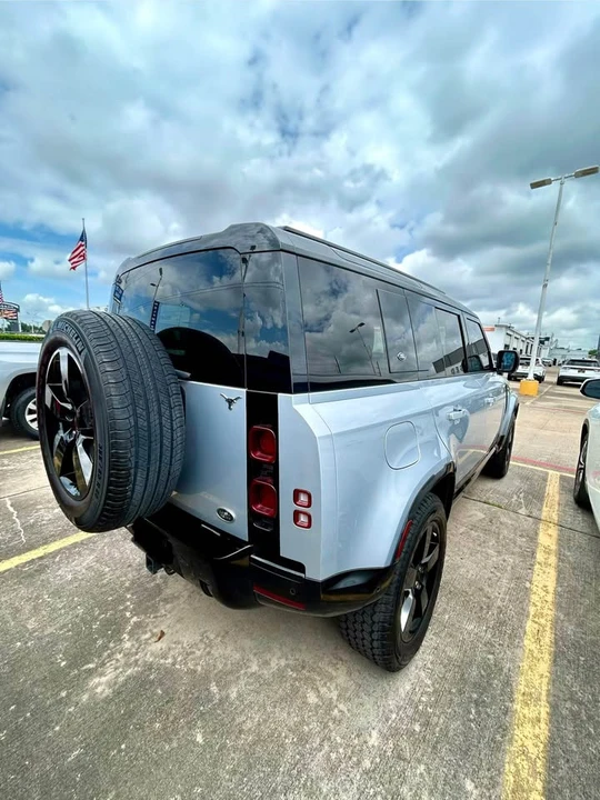 2021 Land Rover Defender L663 - Image 3 of 10