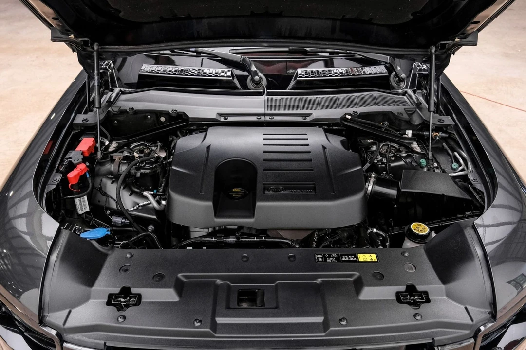 2021 Land Rover Defender 110 - Image 5 of 12
