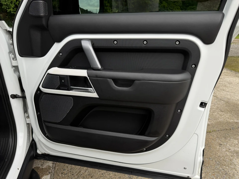 2021 Land Rover Defender L663 - Image 13 of 31