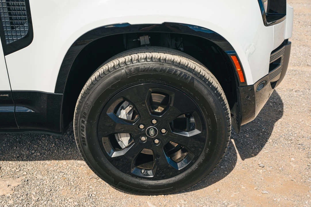 2021 Land Rover Defender 110 - Image 4 of 21