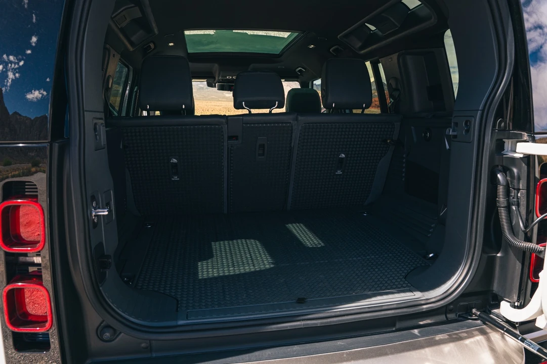 2021 Land Rover Defender 110 - Image 13 of 21