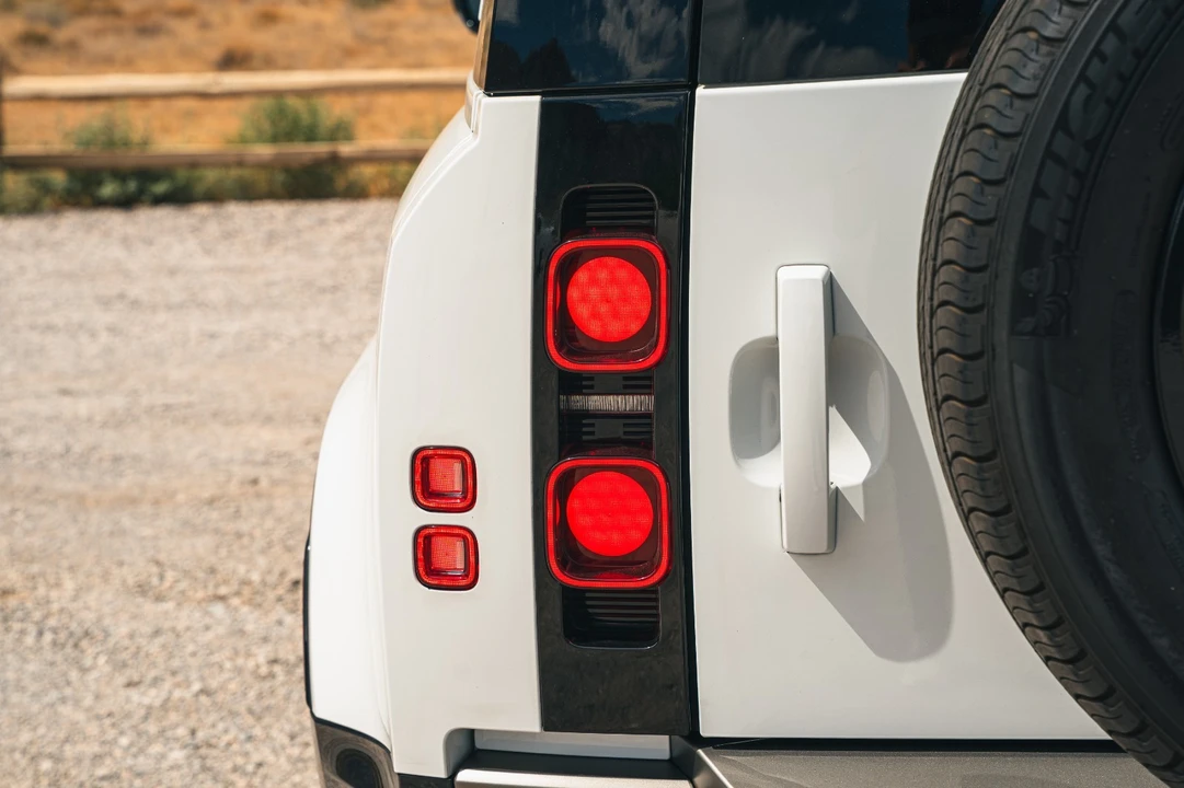 2021 Land Rover Defender 110 - Image 18 of 21