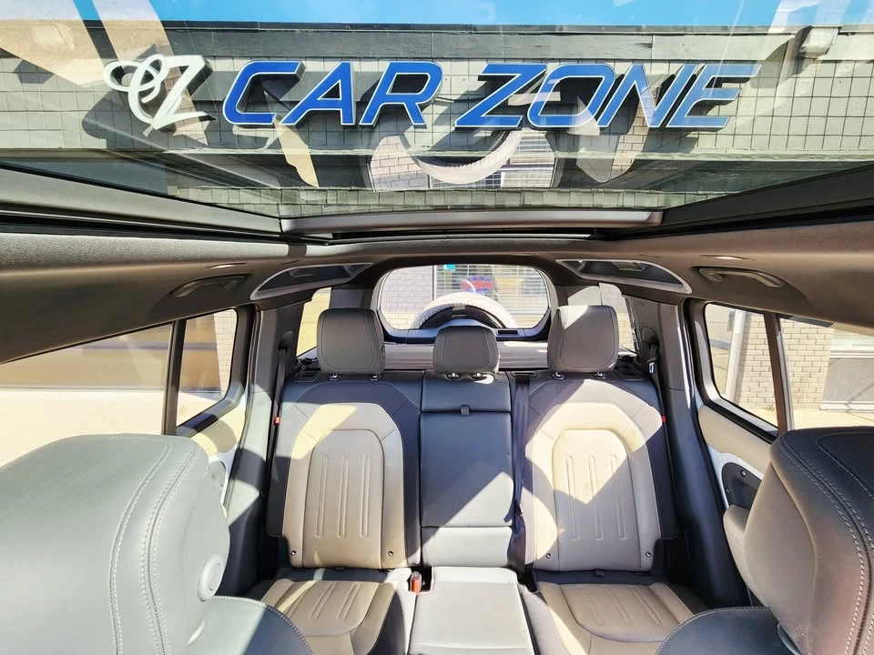 2021 Land Rover Defender L663 - Image 11 of 12