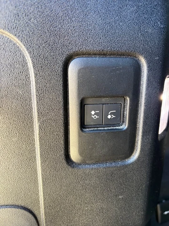 2021 Land Rover Defender L663 - Image 9 of 16