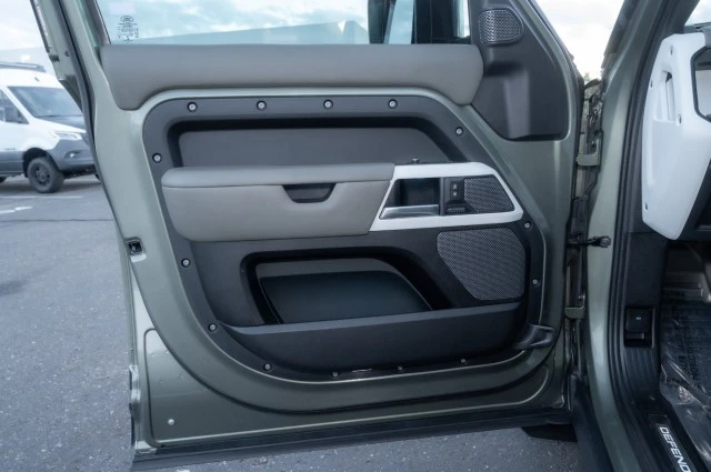 2021 Land Rover Defender 110 - Image 10 of 12