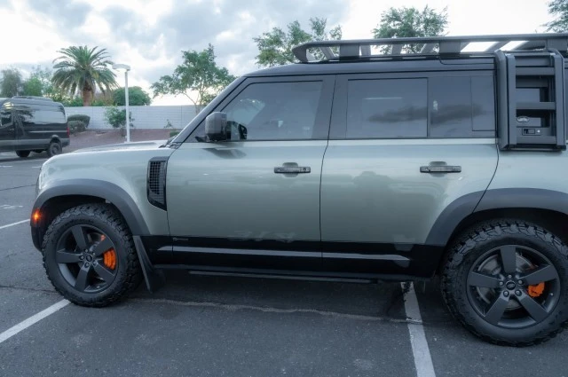 2021 Land Rover Defender 110 - Image 5 of 12