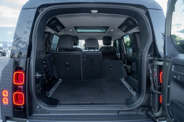 2021 Land Rover Defender 110 - Image 9 of 12