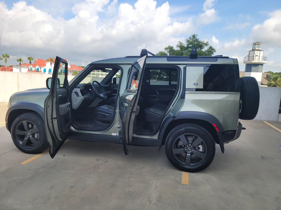 2021 Land Rover Defender L663 - Image 17 of 31