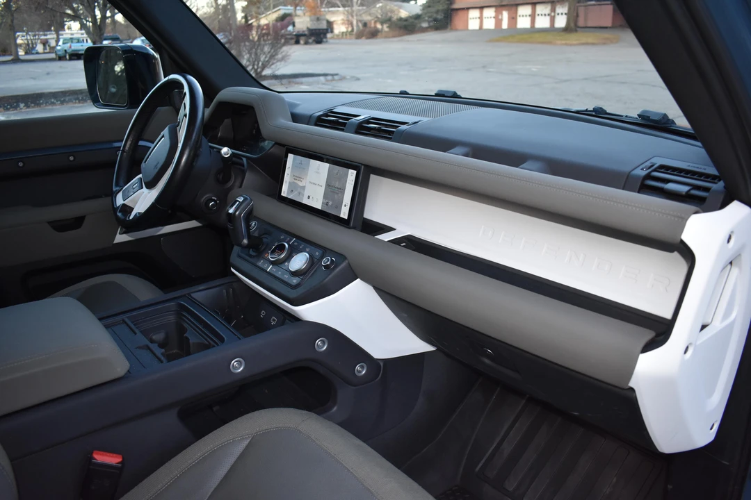 2021 Land Rover Defender 110 - Image 25 of 31