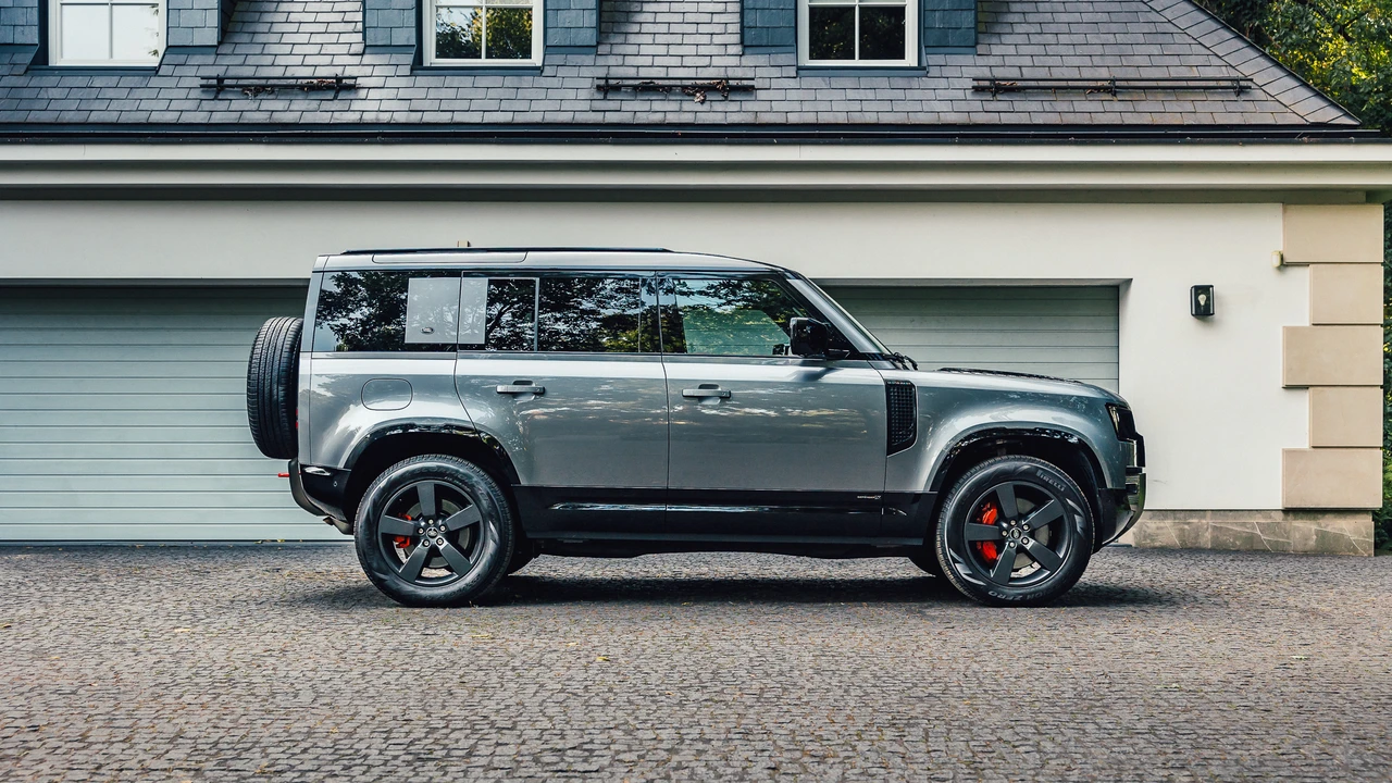 2021 Land Rover Defender 110 - Image 4 of 31