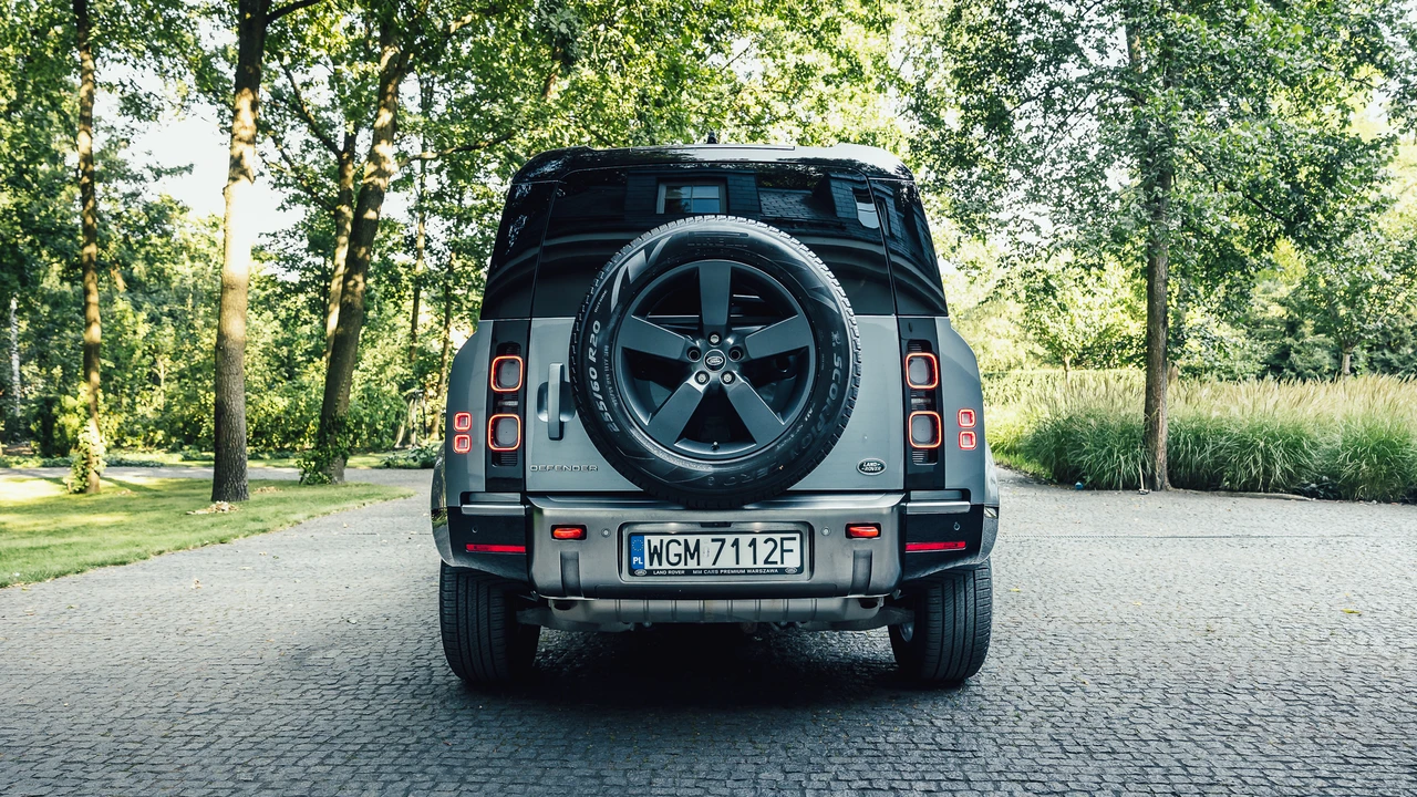 2021 Land Rover Defender 110 - Image 10 of 31