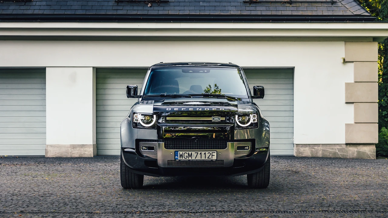 2021 Land Rover Defender 110 - Image 2 of 31