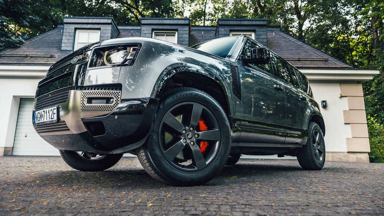 2021 Land Rover Defender 110 - Image 11 of 31