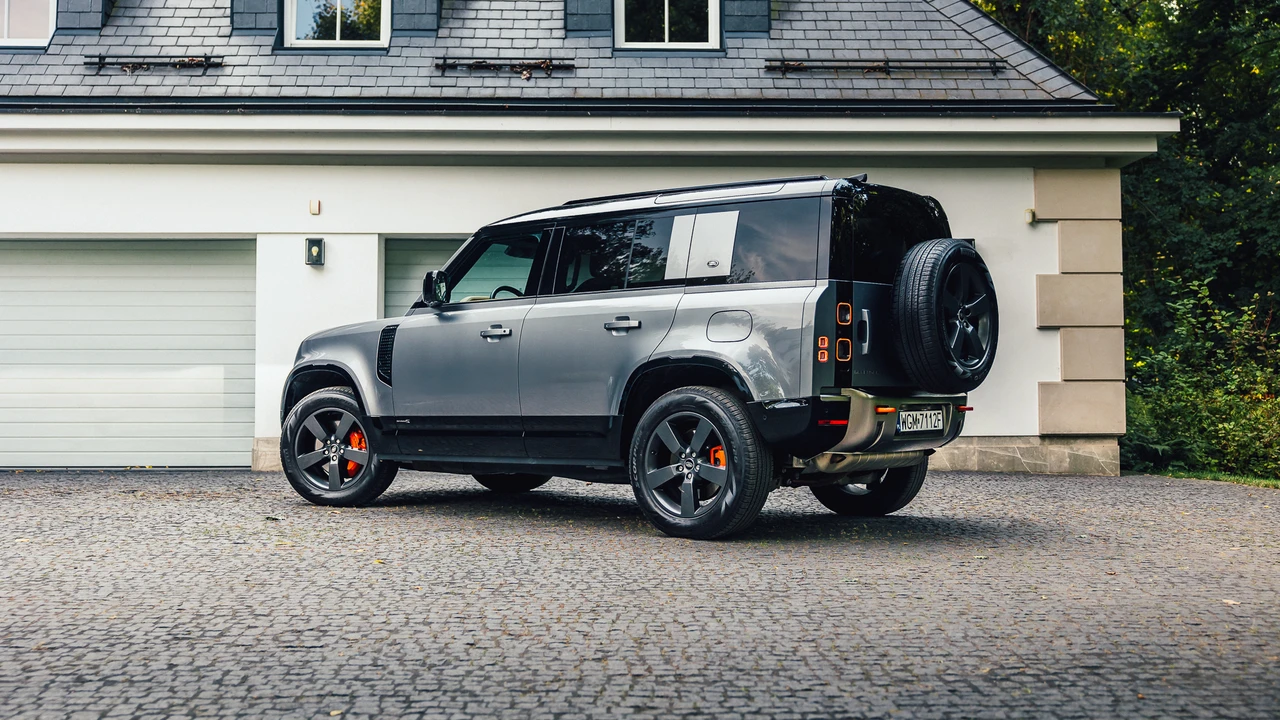 2021 Land Rover Defender 110 - Image 7 of 31