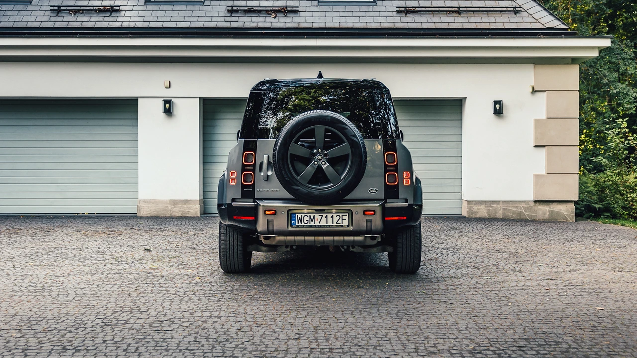 2021 Land Rover Defender 110 - Image 6 of 31