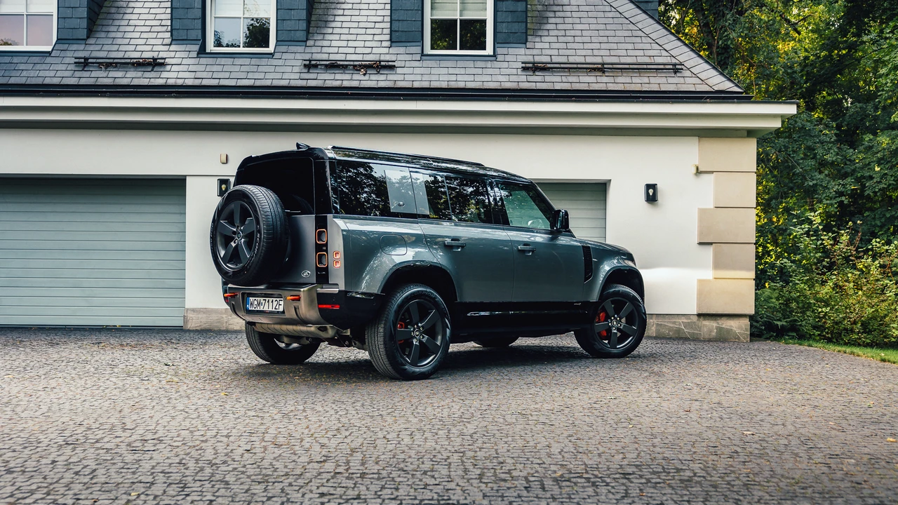 2021 Land Rover Defender 110 - Image 5 of 31