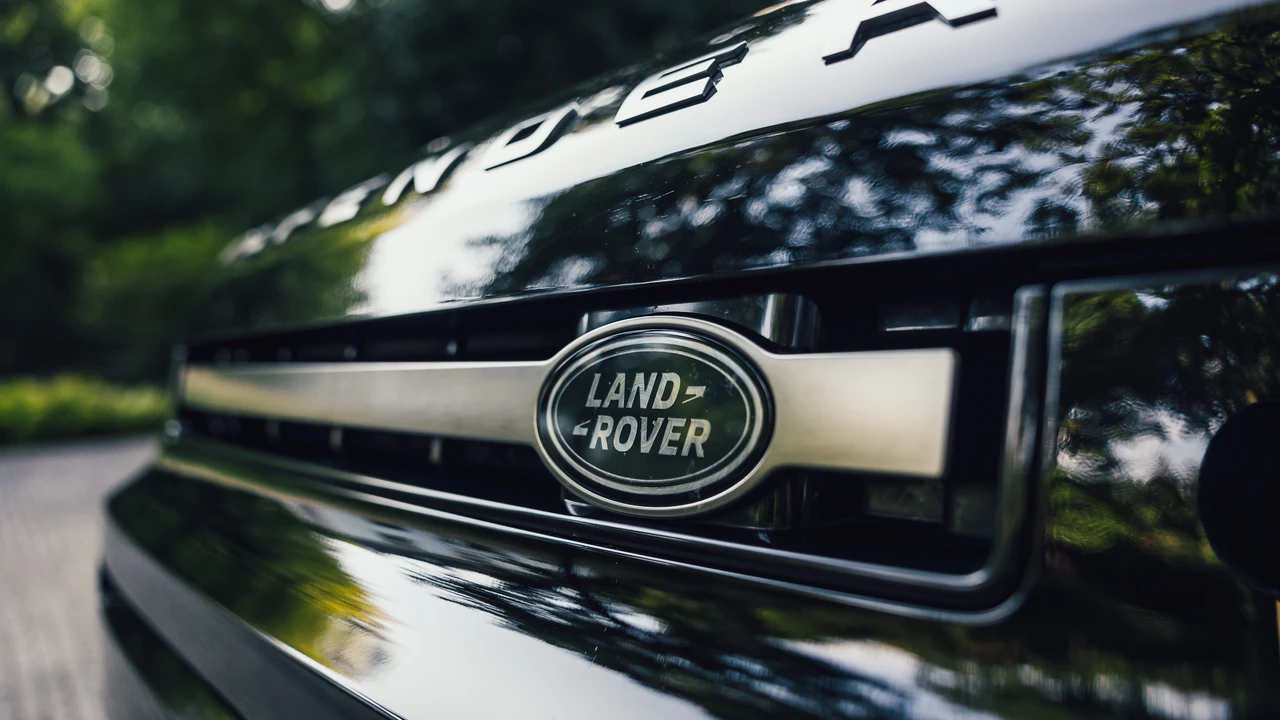 2021 Land Rover Defender 110 - Image 13 of 31