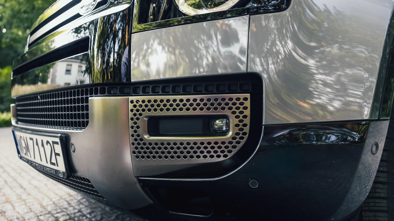 2021 Land Rover Defender 110 - Image 14 of 31
