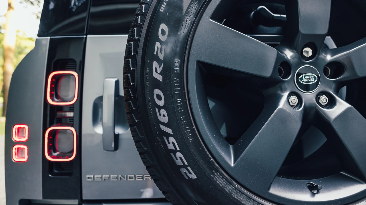 2021 Land Rover Defender 110 - Image 21 of 31