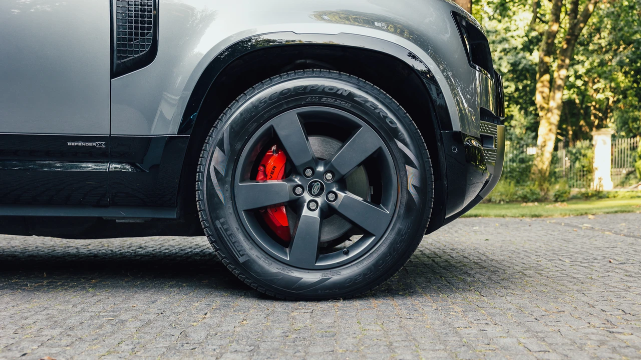 2021 Land Rover Defender 110 - Image 25 of 31