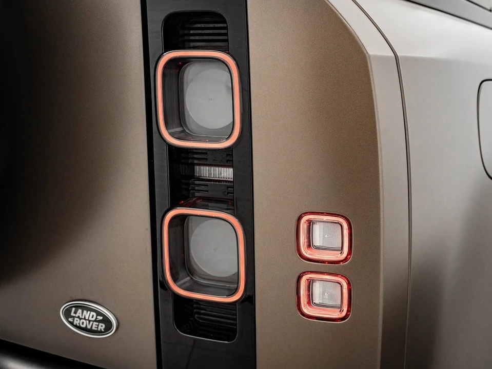 2021 Land Rover Defender 110 - Image 16 of 21