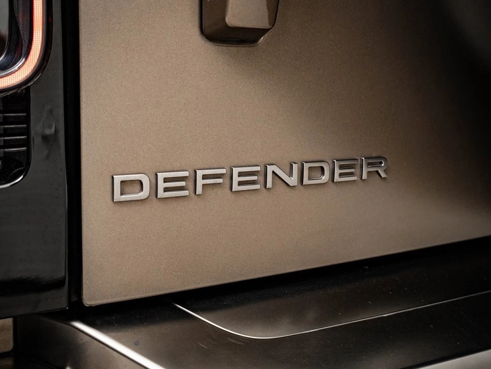 2021 Land Rover Defender 110 - Image 9 of 21