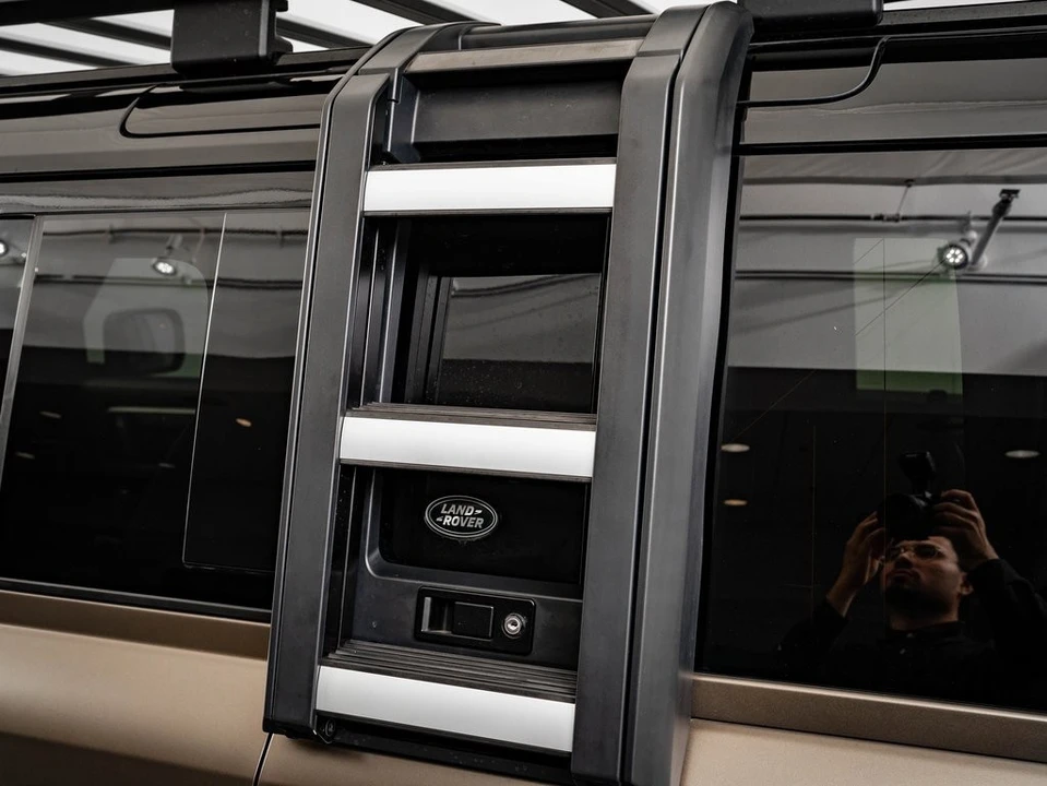 2021 Land Rover Defender 110 - Image 19 of 21