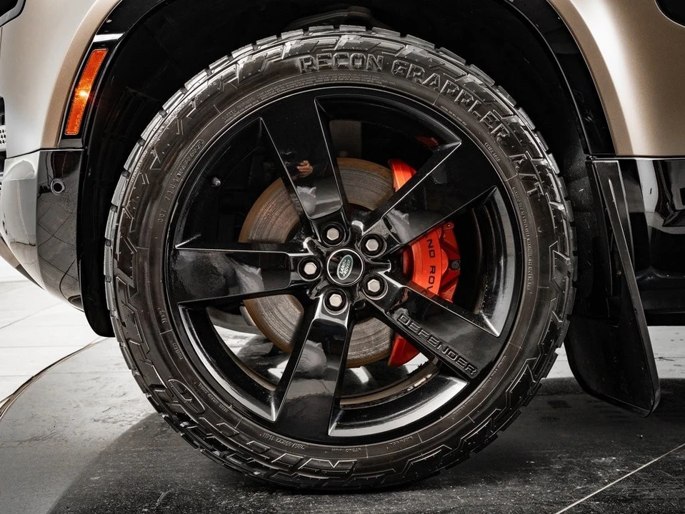 2021 Land Rover Defender 110 - Image 13 of 21