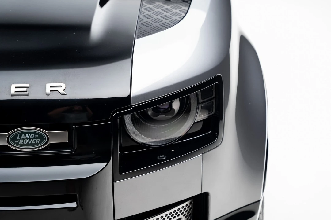 2021 Land Rover Defender 110 - Image 10 of 12