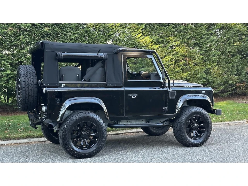 2021 Land Rover Defender L663 - Image 11 of 31