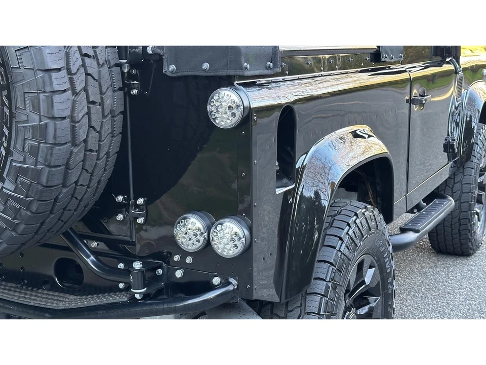 2021 Land Rover Defender L663 - Image 17 of 31