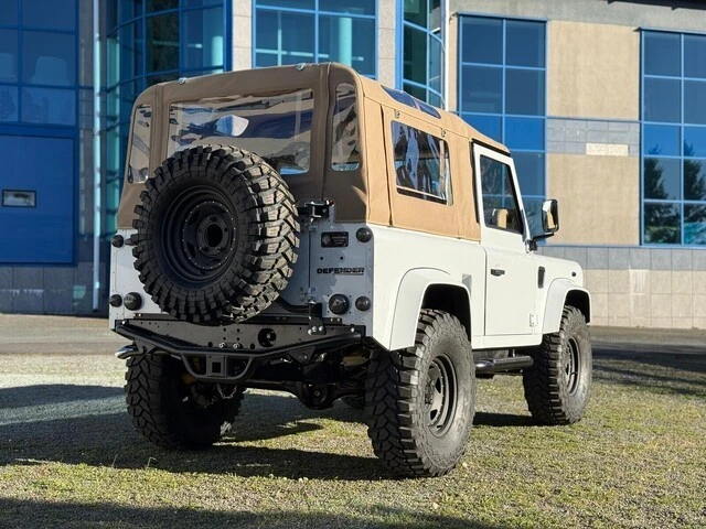 2021 Land Rover Defender L663 - Image 10 of 31