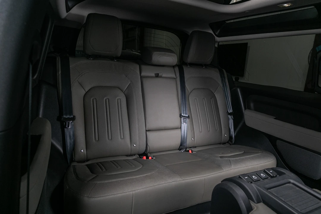 2021 Land Rover Defender 90 - Image 8 of 21